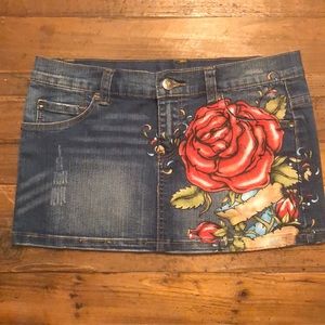 Mini skirt with airbrush flowers